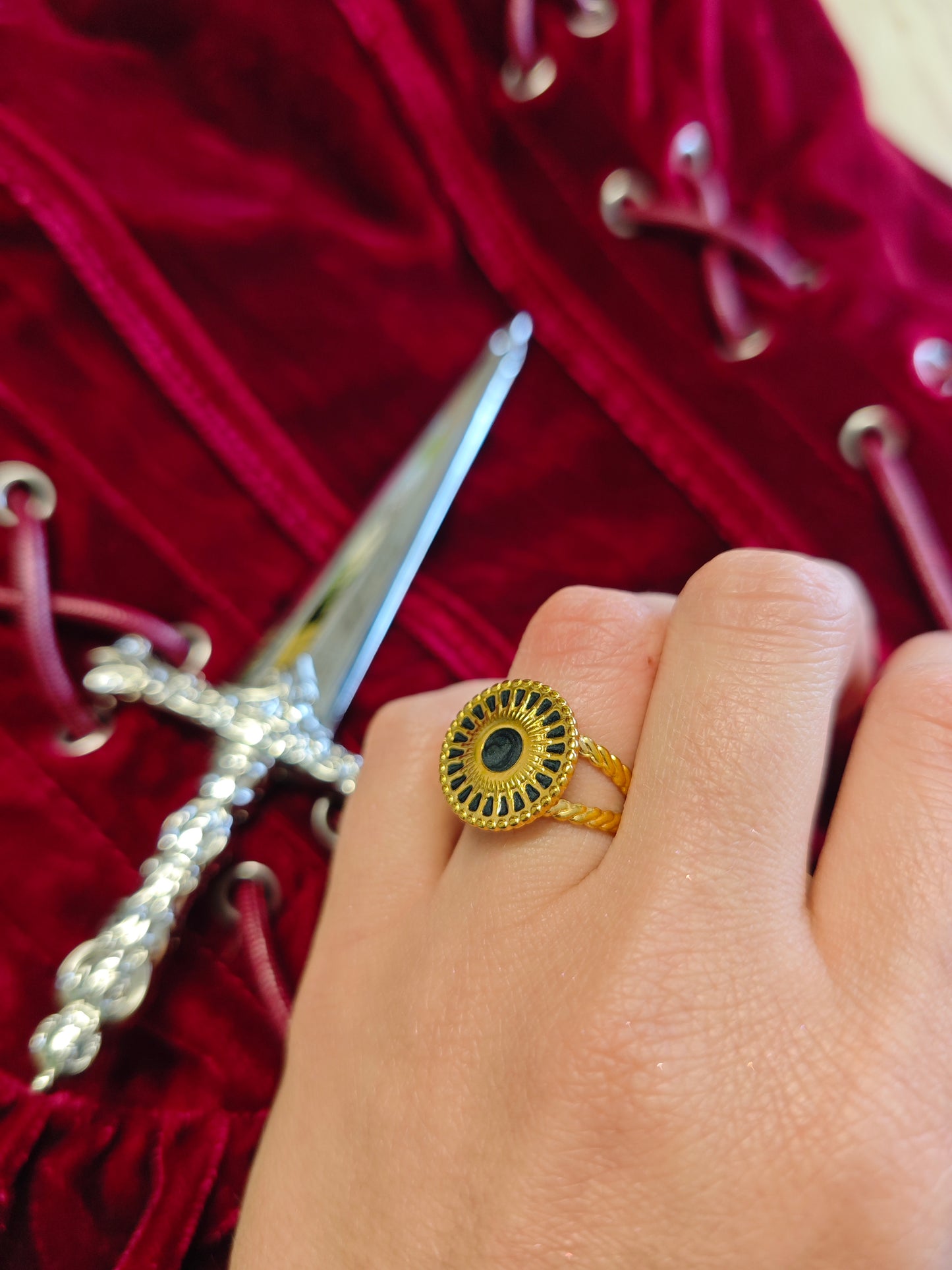"The Round Table" Ring