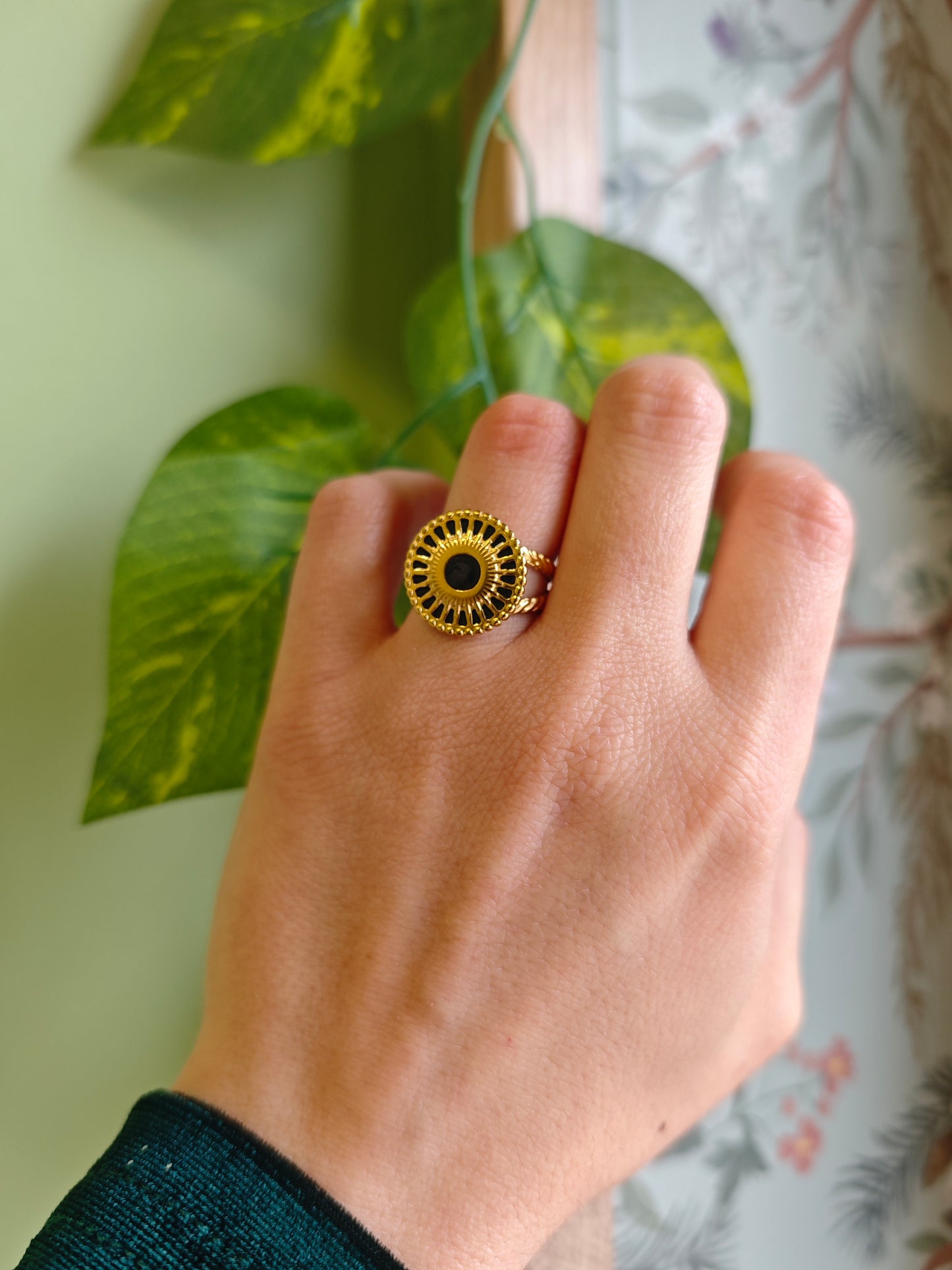 "The Round Table" Ring