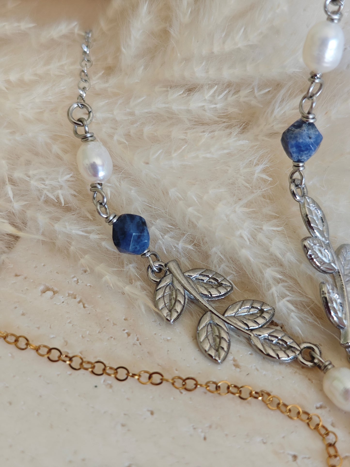 Collana Odissea "Μοῦσα" (Musa) con foglie, lira e incisione