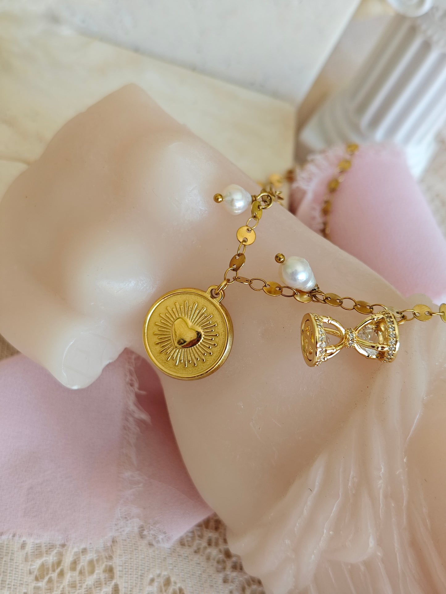 Collana Odissea "Καλυψώ" (Calipso) multicharm con incisione nascosta
