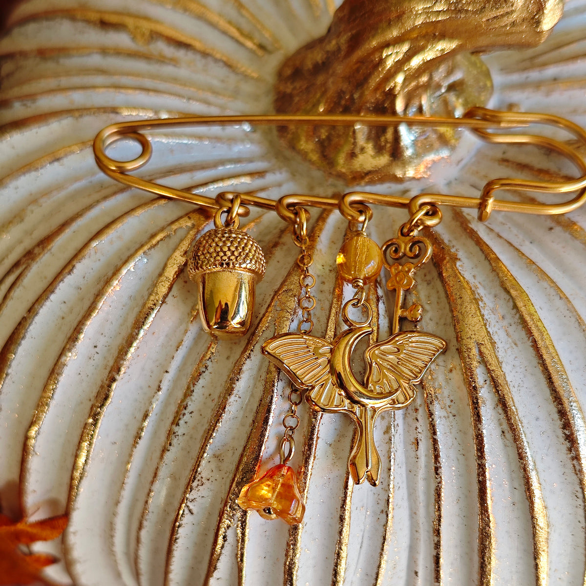 Spilla dorata "A Key to Otherwood"