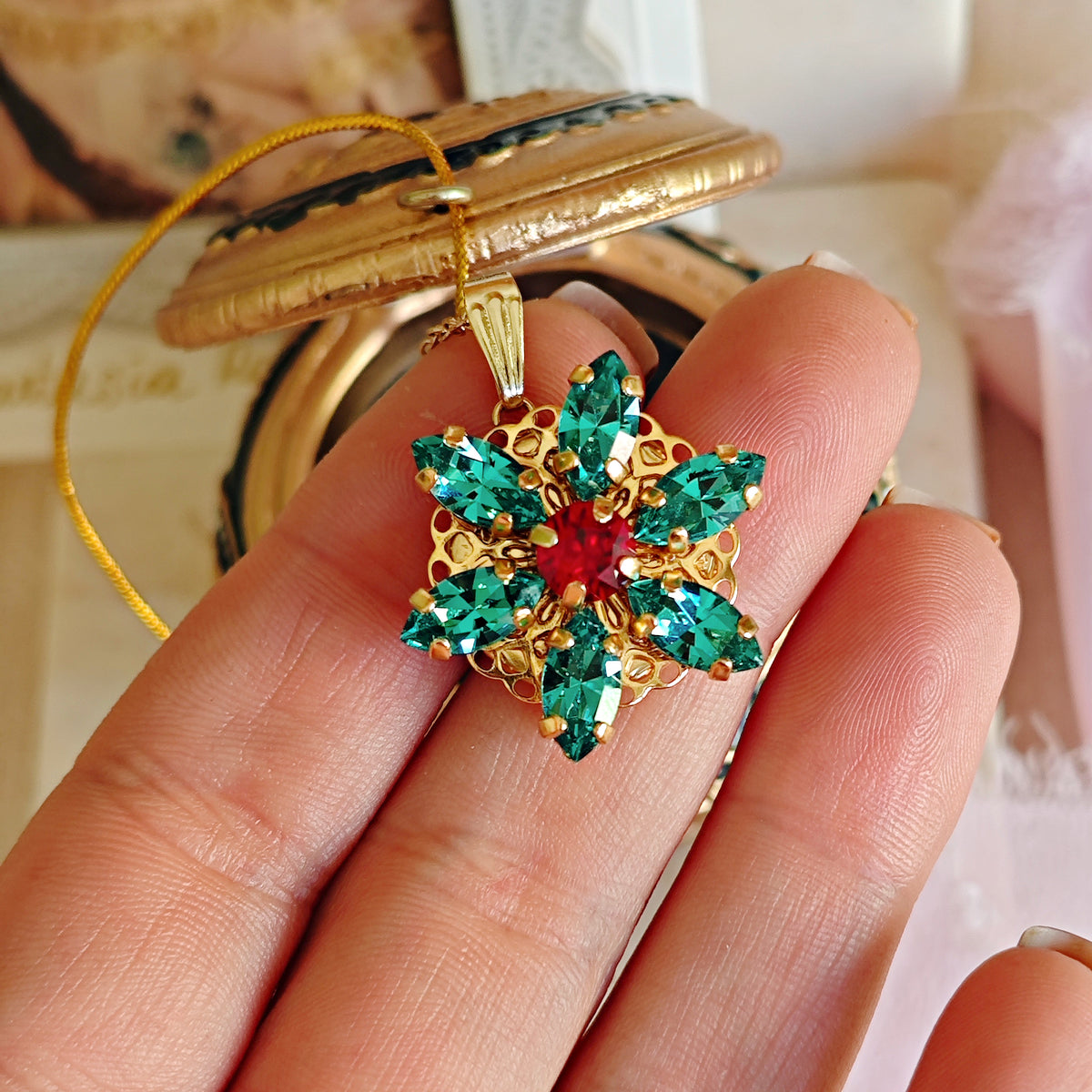 Collana Anastasia con incisione Together in Paris Caribean Green M