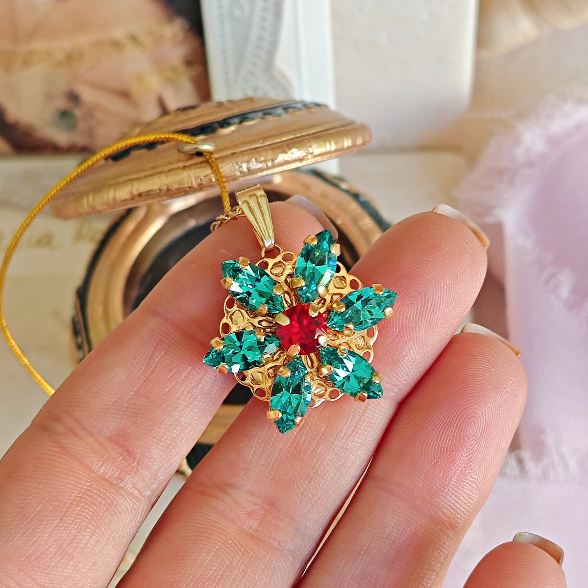 Collana Anastasia con incisione Together in Paris Caribean Green M