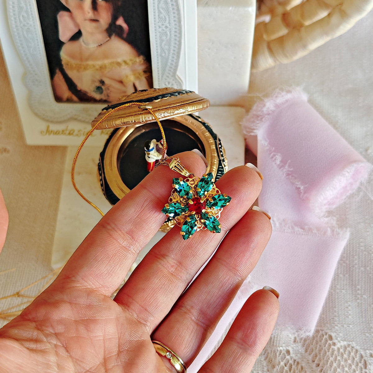 Collana Anastasia con incisione Together in Paris Caribean Green M