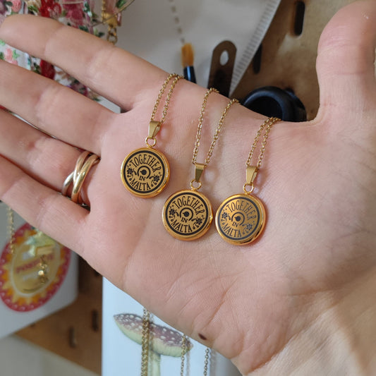 Collana Anastasia con incisione personalizzata,  Ciondolo Insieme a "scegli la tua città" - Gold SOLO RETRO