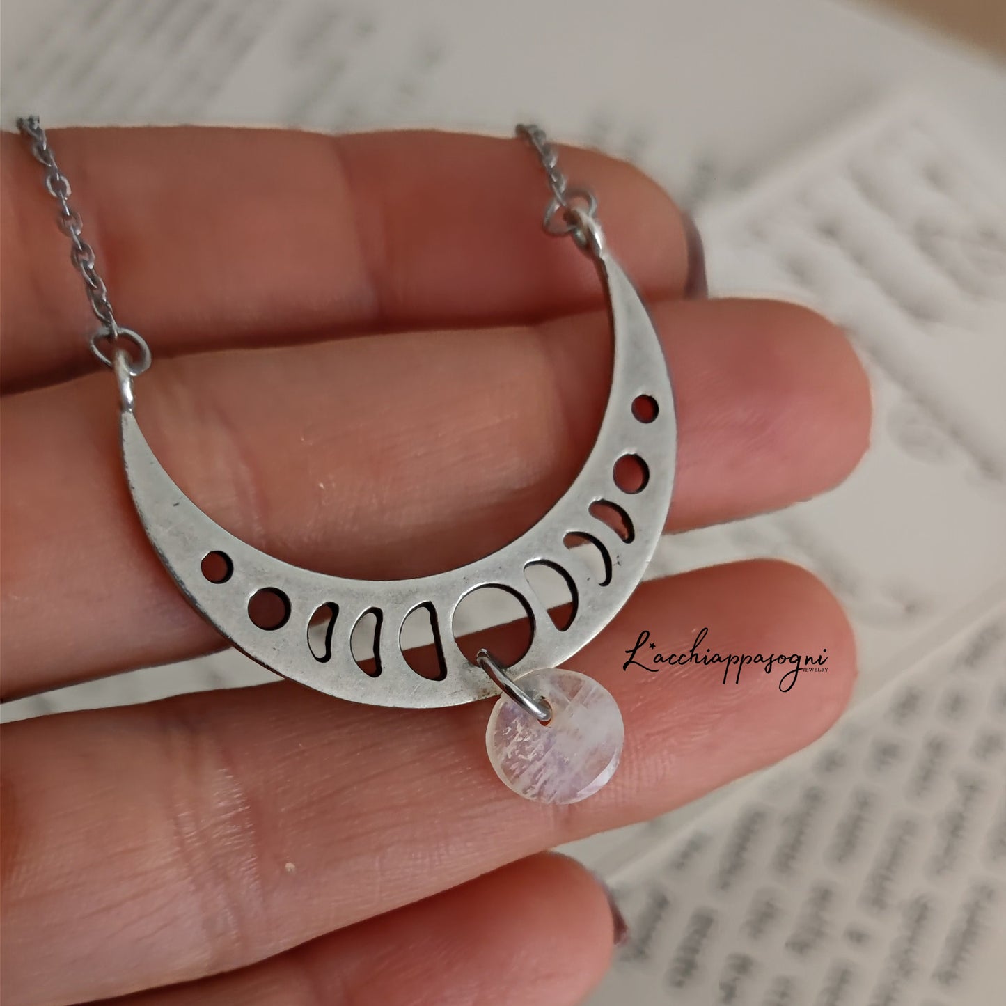 "Moon Phases" necklace with Moonstone