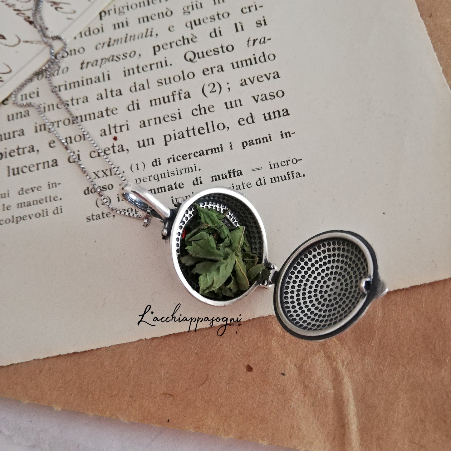 Collana Elena Gilbert locket apribile con verbena, argento 925 anticato