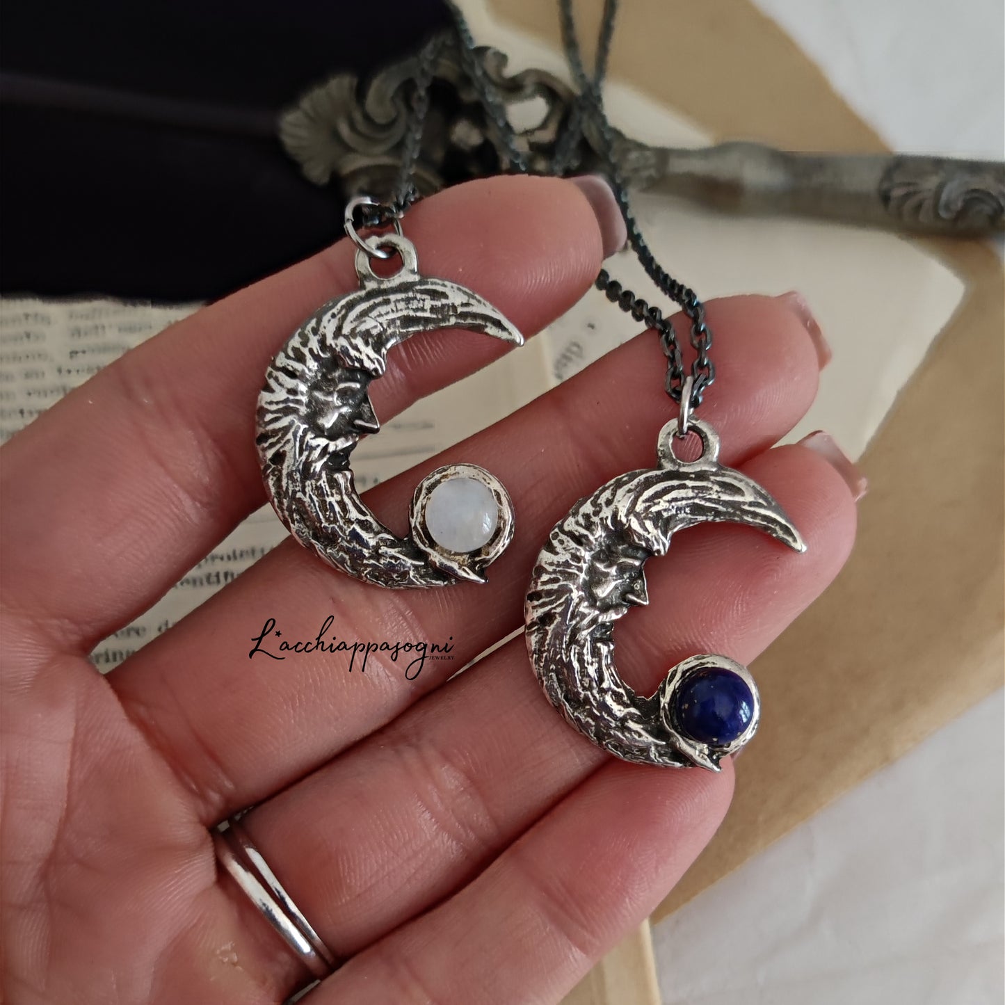 "Sacra Luna" necklace with Lapislazuli or Moonstone