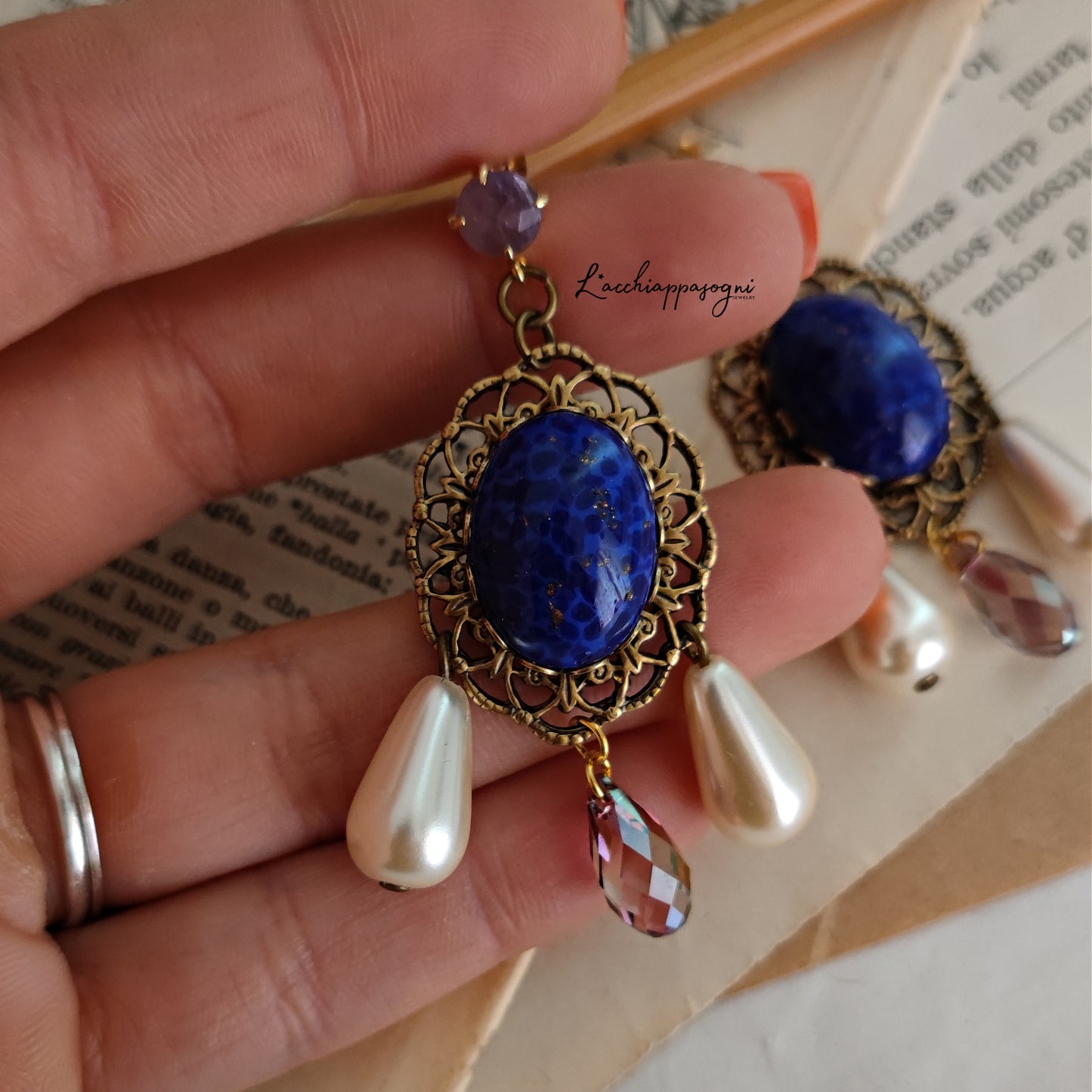 Orecchini chandelier Anna Bolena gocce e pietra blu