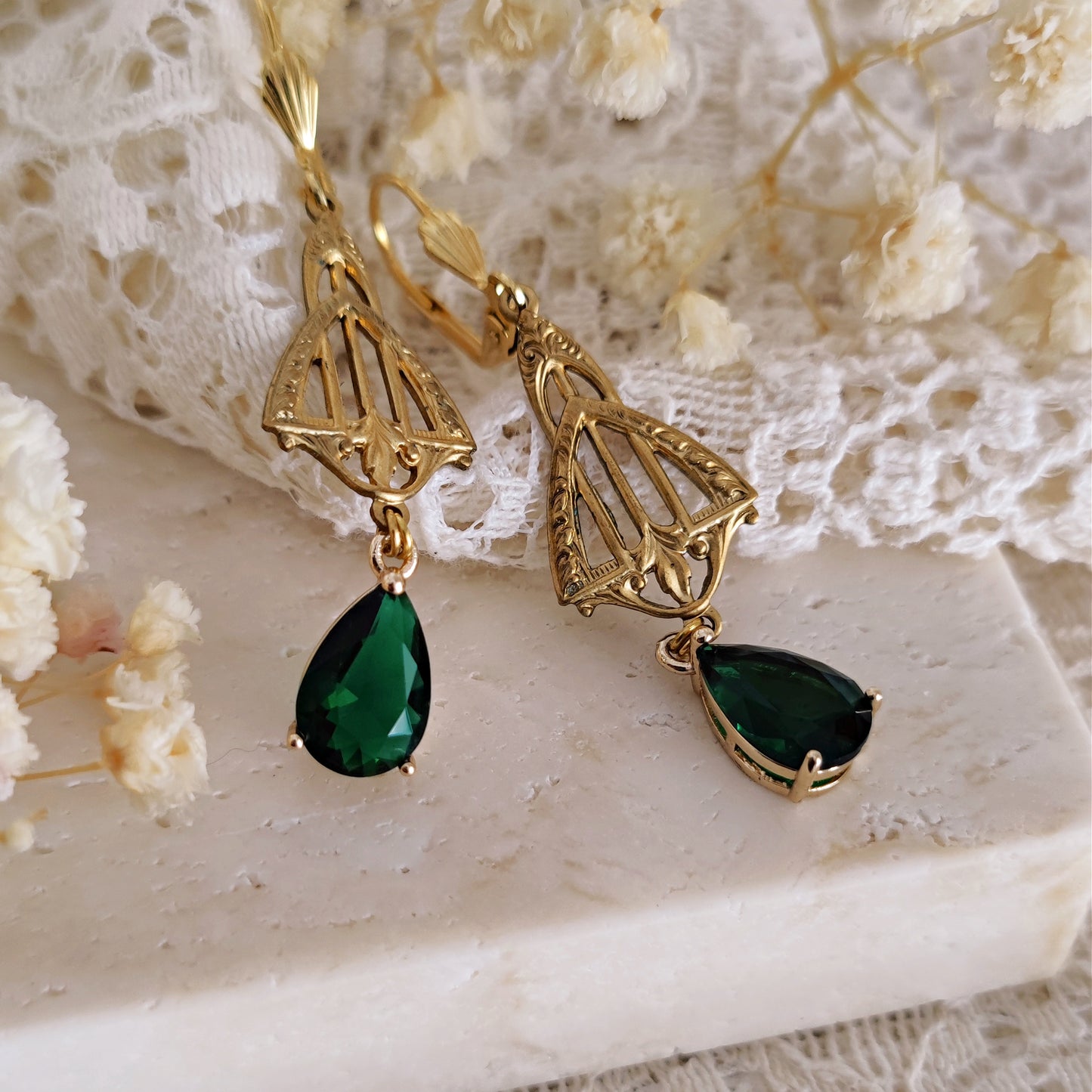 Orecchini Art Deco dorati Emerald a goccia
