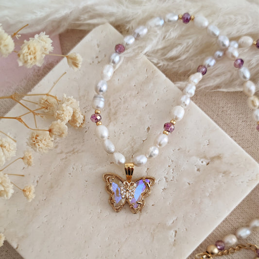 Freshwater pearls and crystals choker necklace with butterfly // BREENA