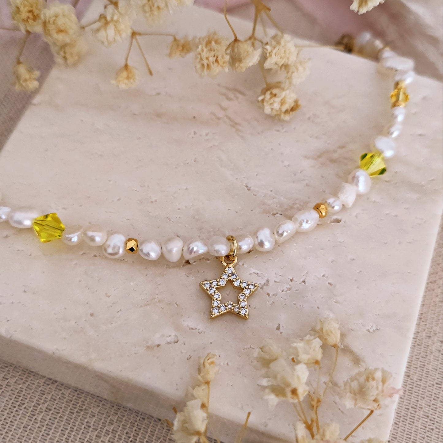 Bracelet with freshwater pearls, yelllow crystals and star // MIGINA