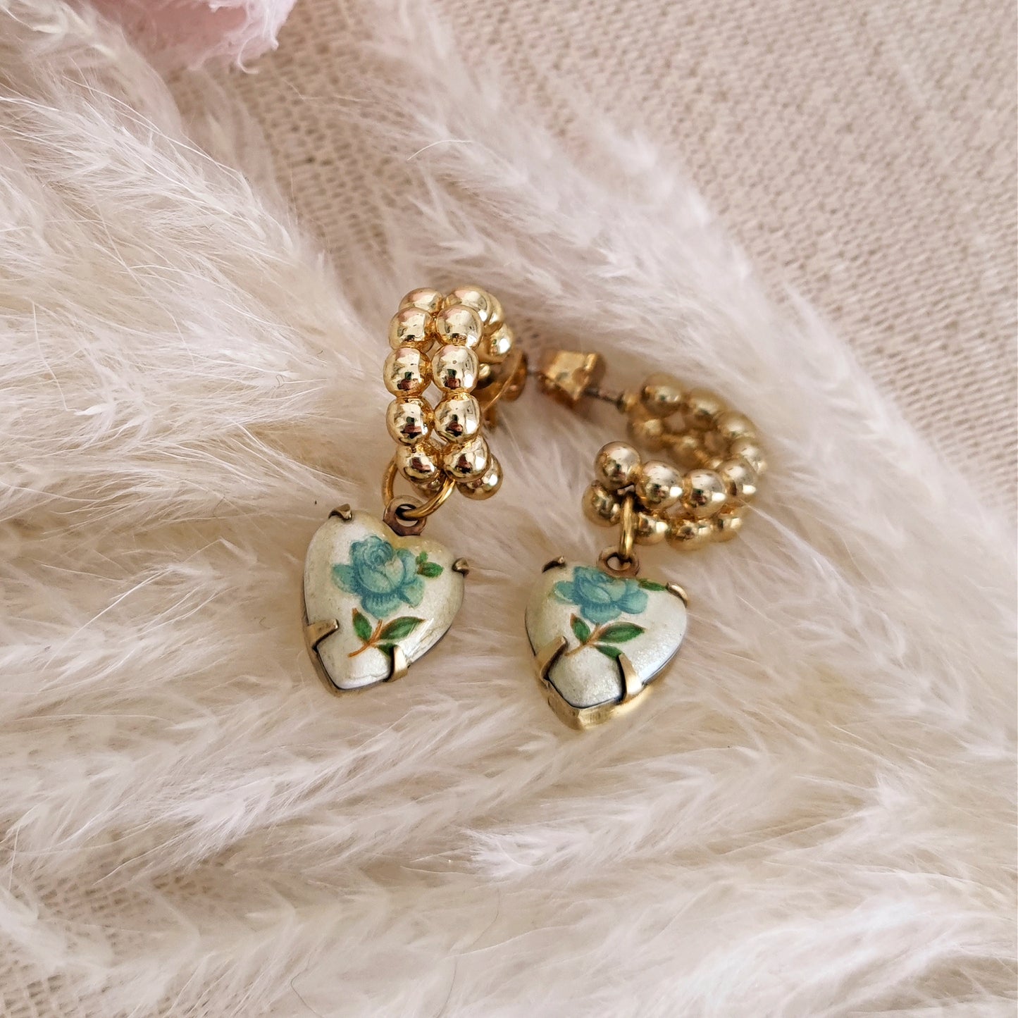 Mini stud earrings with ceramic hearts // JANE