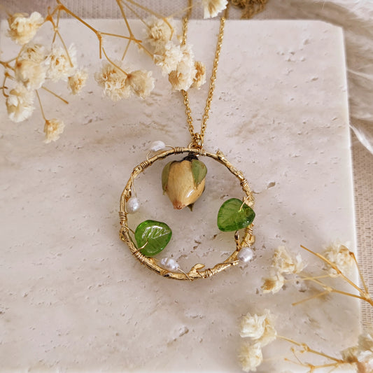 Branch necklace with freshwater pearls, leaves and with a real rosebud // LARA